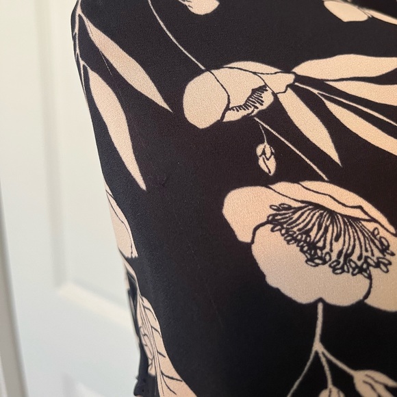 Ann Taylor 474432 Mixed Media Keyhole Tee Size M - Picture 6 of 11